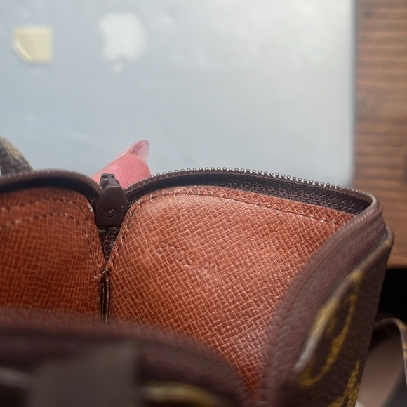 Louis Vuitton phone purse - Picture 9 of 10